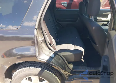 2011 Ford Escape Xlt z USA, uszkodzony, nr VIN 1FMCU9DGXBKA77846